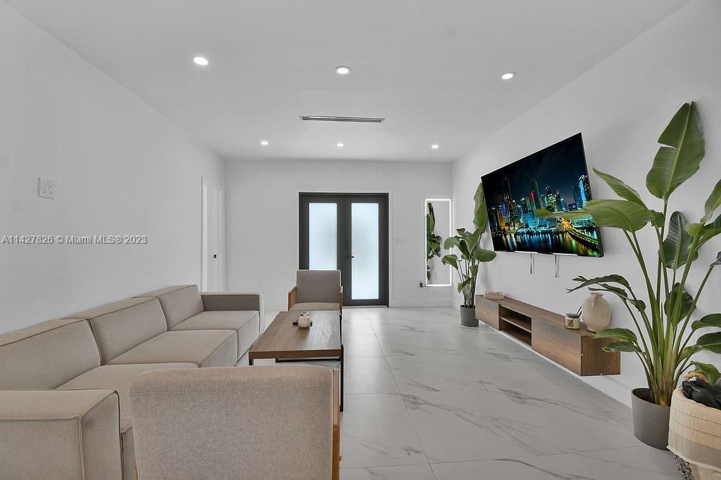 Недавно продано: $1,029,000 (4 спален, 3 ванн, 1639 Квадратных фут)