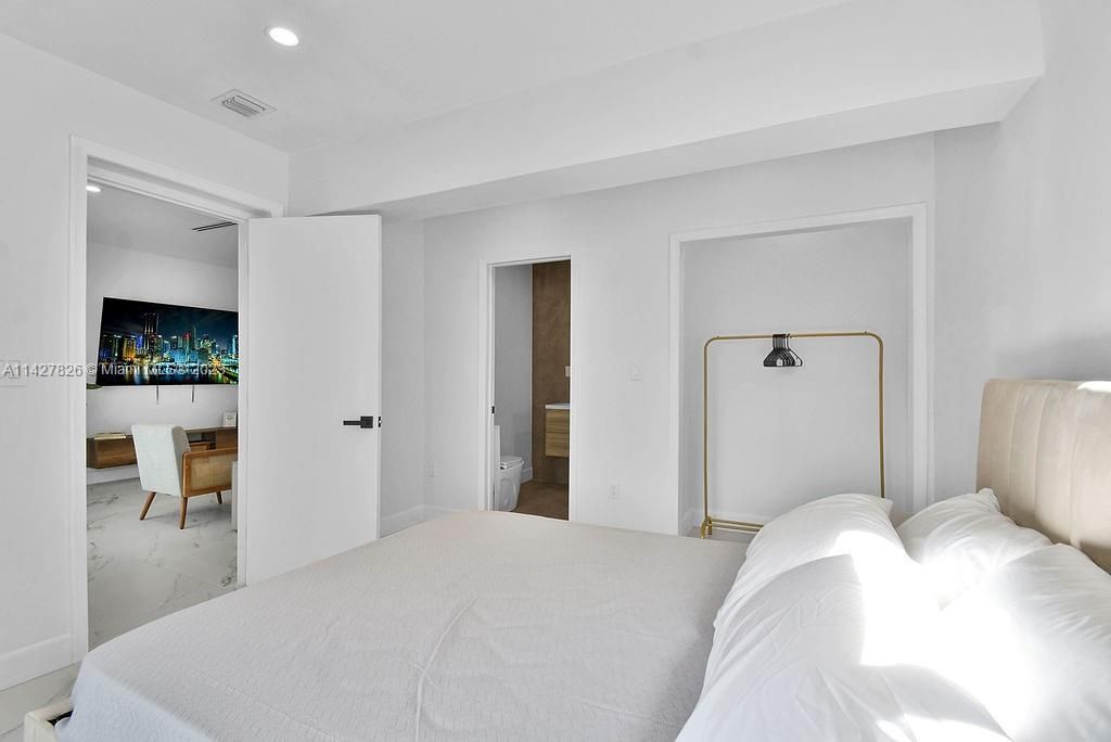 Недавно продано: $1,029,000 (4 спален, 3 ванн, 1639 Квадратных фут)