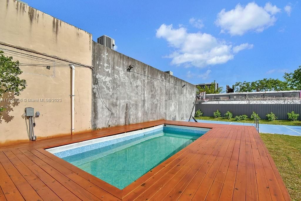 Недавно продано: $1,029,000 (4 спален, 3 ванн, 1639 Квадратных фут)