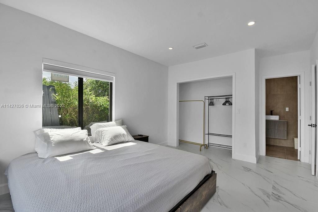 Недавно продано: $1,029,000 (4 спален, 3 ванн, 1639 Квадратных фут)