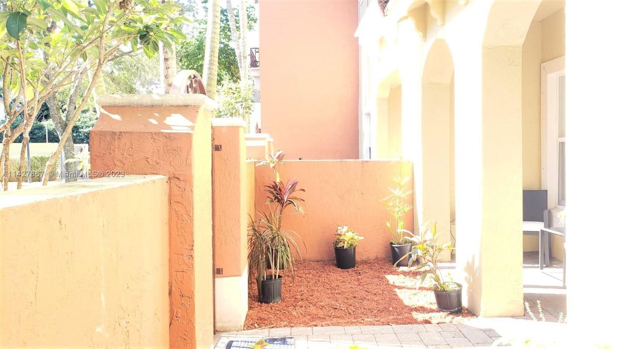 Vendido Recientemente: $350,000 (2 camas, 2 baños, 1151 Pies cuadrados)