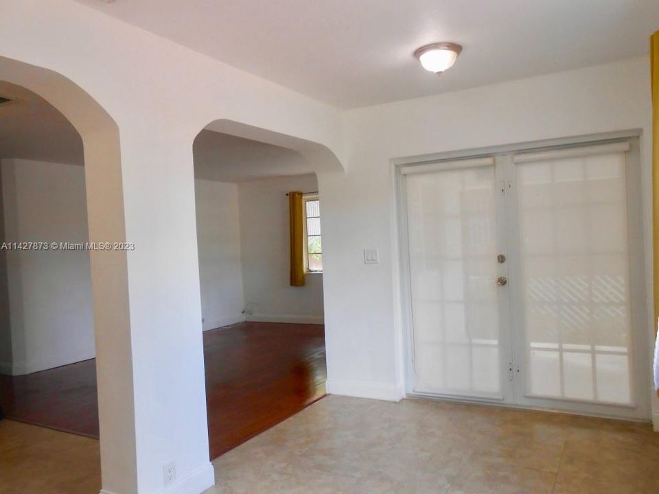 Recently Rented: $3,300 (3 beds, 1 baths, 1430 Square Feet)