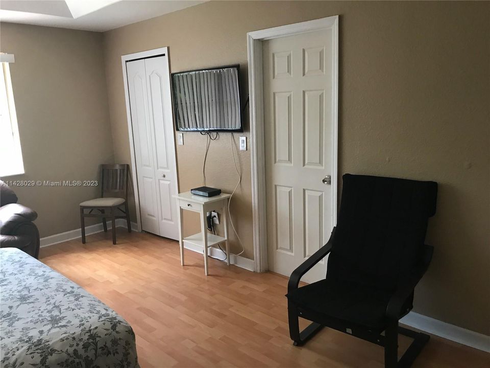 Recently Rented: $2,800 (3 beds, 2 baths, 1650 Square Feet)