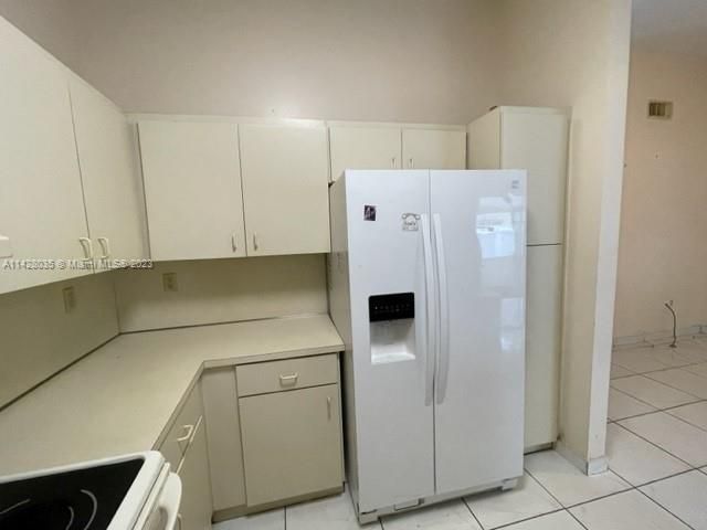 Недавно продано: $398,000 (3 спален, 2 ванн, 1290 Квадратных фут)