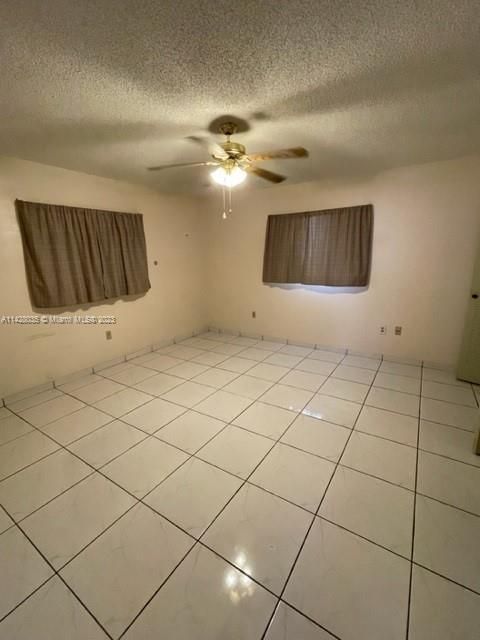 Недавно продано: $398,000 (3 спален, 2 ванн, 1290 Квадратных фут)