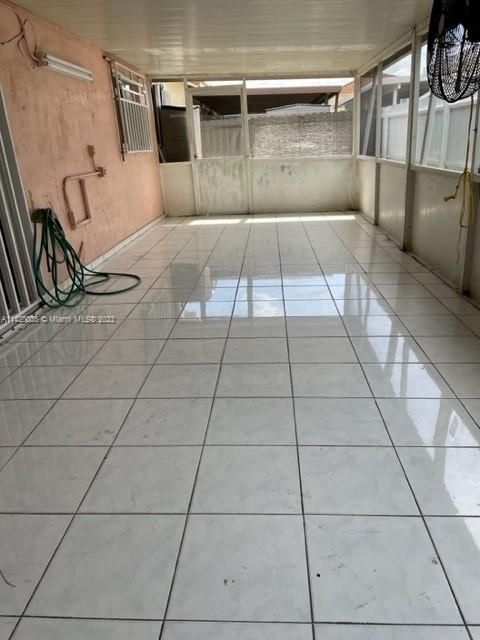 Недавно продано: $398,000 (3 спален, 2 ванн, 1290 Квадратных фут)