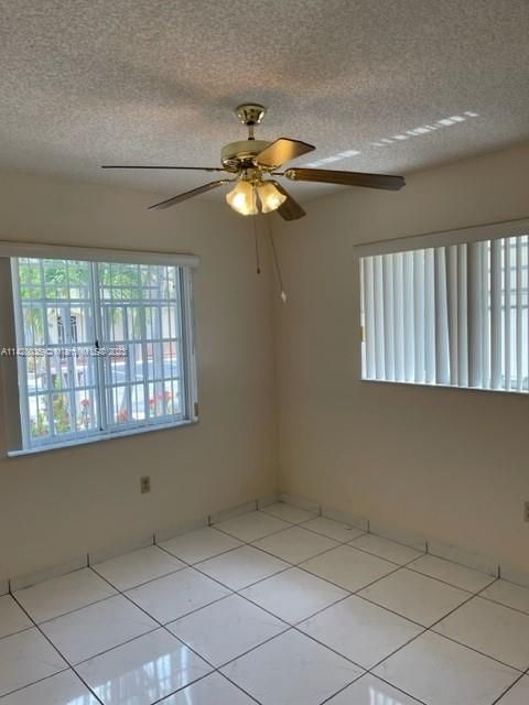 Недавно продано: $398,000 (3 спален, 2 ванн, 1290 Квадратных фут)