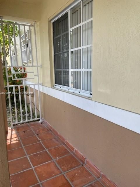 Недавно продано: $398,000 (3 спален, 2 ванн, 1290 Квадратных фут)