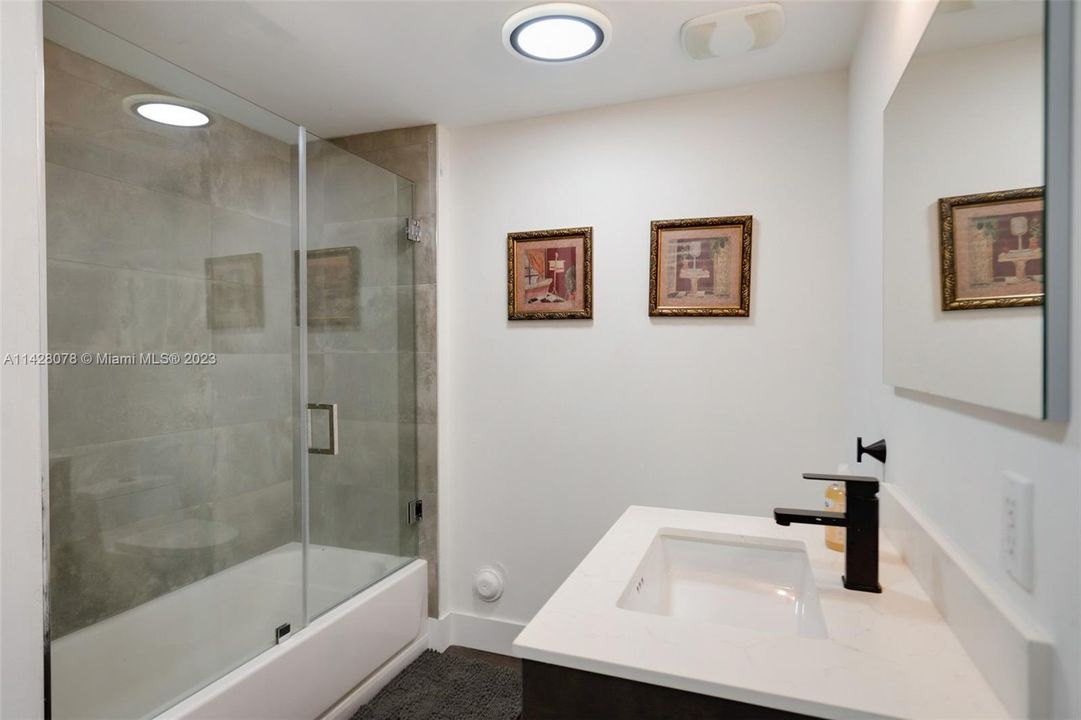 最近租的: $4,100 (2 贝兹, 2 浴室, 1470 平方英尺)