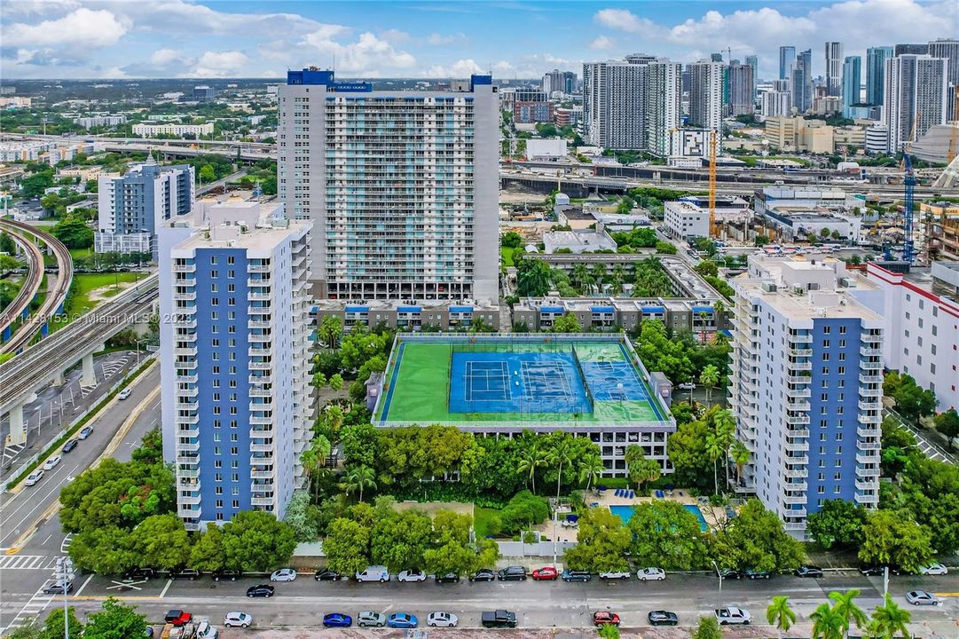 Madison is two minutes away from Interstate road I95 & Dolphin expressway for easy access to Miami International Airport.