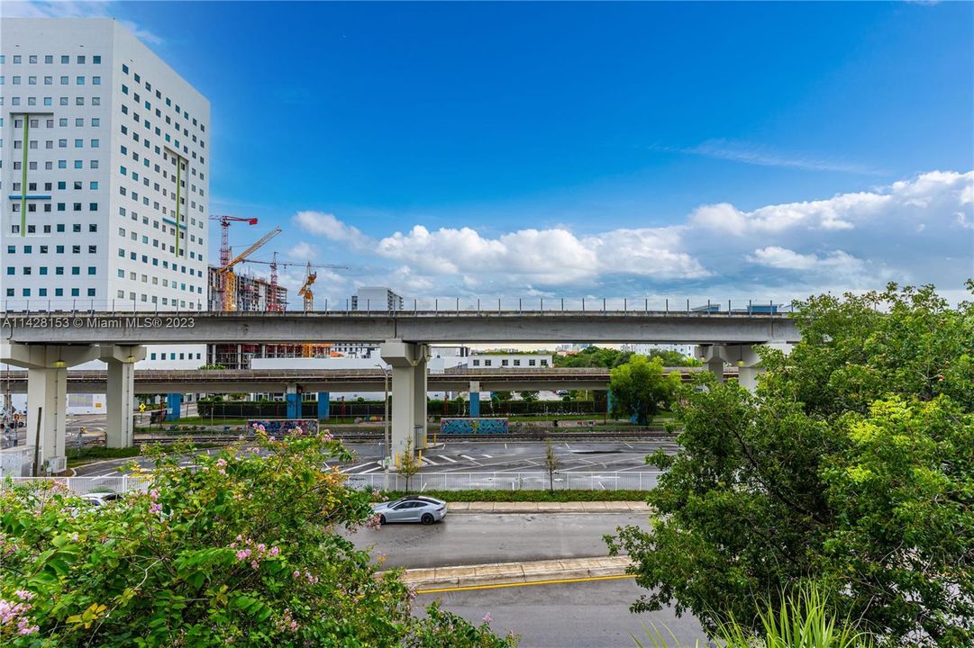 Short distance from Metro-rail w/connection to the Airport & New Miami Grand Central Station.