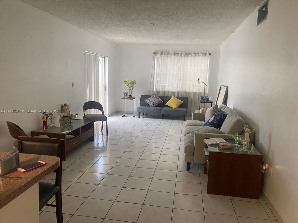 Recently Sold: $299,000 (2 beds, 2 baths, 888 Square Feet)