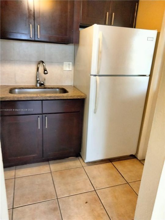 Active With Contract: $180,000 (2 beds, 2 baths, 722 Square Feet)
