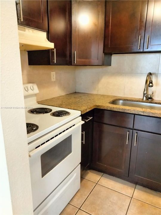 Active With Contract: $180,000 (2 beds, 2 baths, 722 Square Feet)