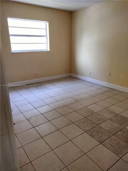 Active With Contract: $180,000 (2 beds, 2 baths, 722 Square Feet)