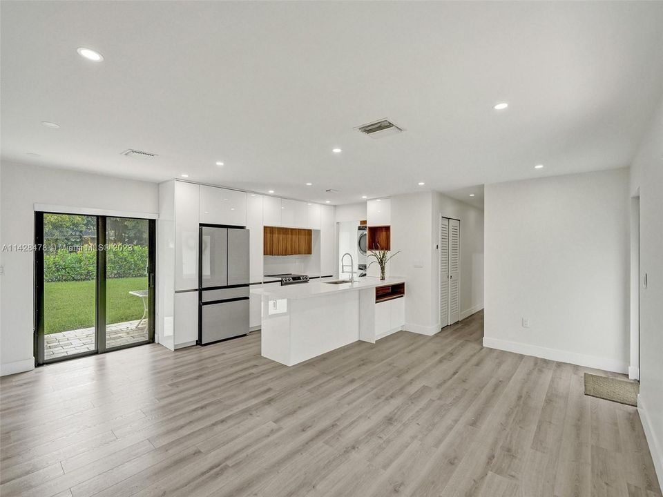 最近售出: $1,150,000 (4 贝兹, 2 浴室, 1290 平方英尺)