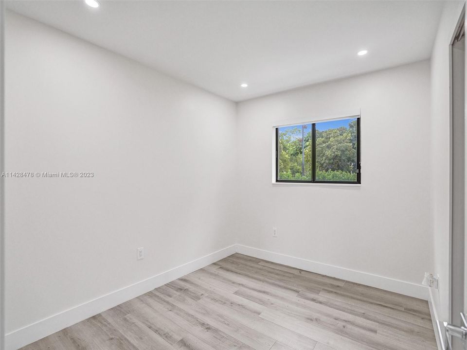 最近售出: $1,150,000 (4 贝兹, 2 浴室, 1290 平方英尺)