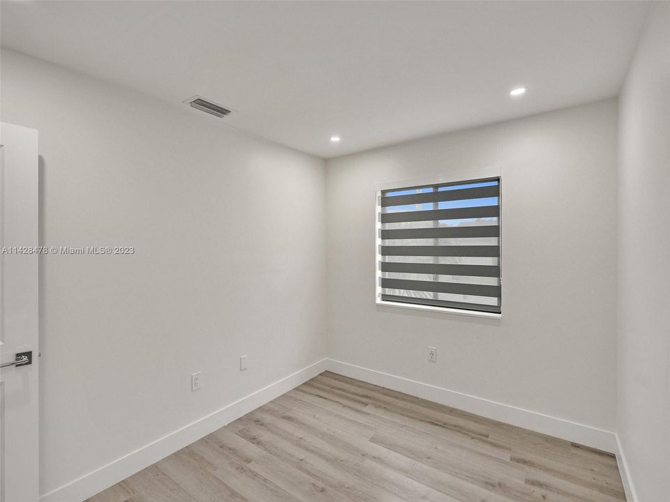 最近售出: $1,150,000 (4 贝兹, 2 浴室, 1290 平方英尺)