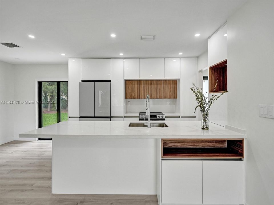 最近售出: $1,150,000 (4 贝兹, 2 浴室, 1290 平方英尺)