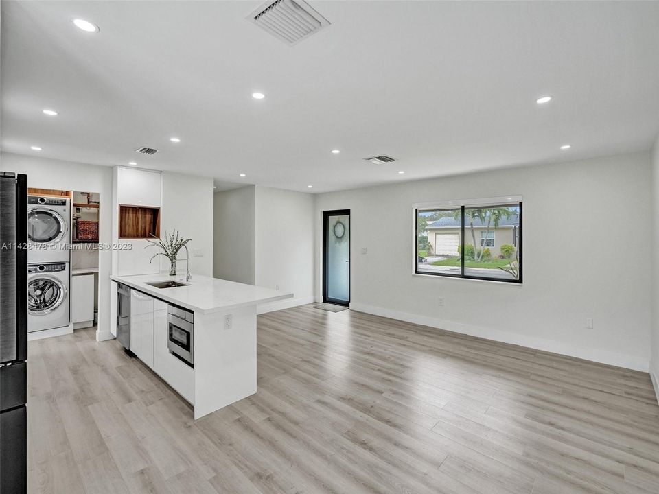 最近售出: $1,150,000 (4 贝兹, 2 浴室, 1290 平方英尺)