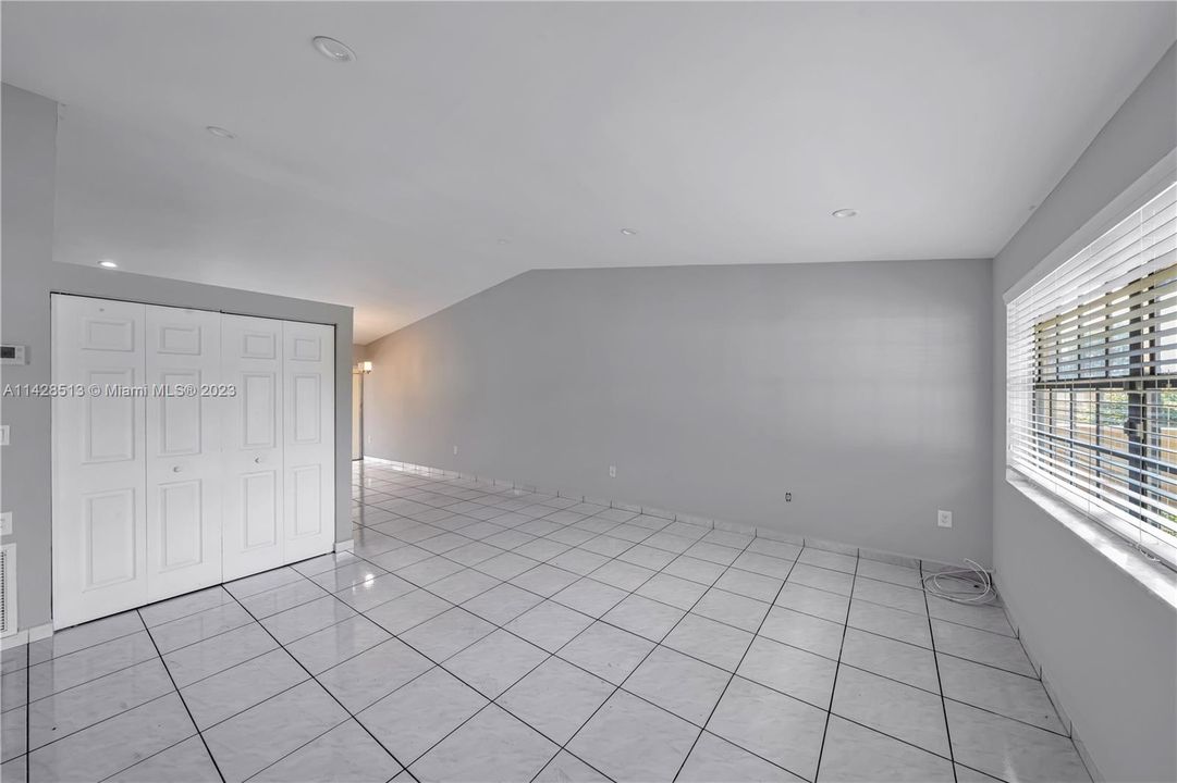 Recently Rented: $2,600 (2 beds, 1 baths, 1024 Square Feet)