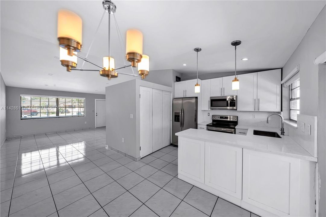 Recently Rented: $2,600 (2 beds, 1 baths, 1024 Square Feet)