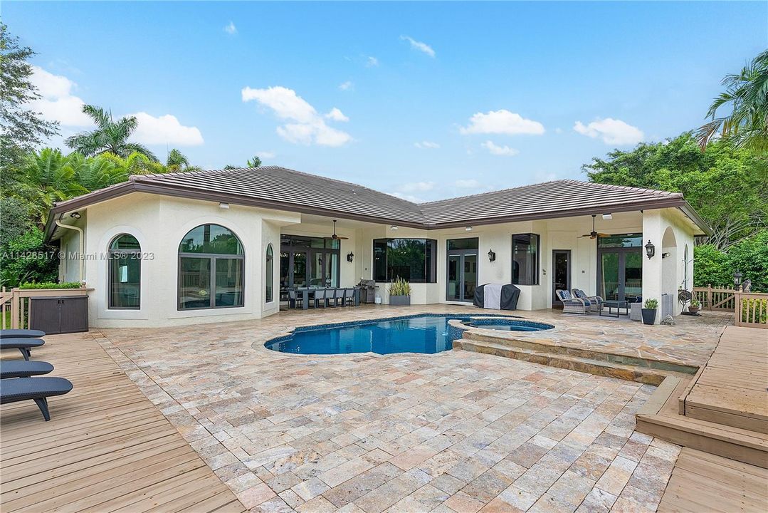 Recently Sold: $1,850,000 (5 beds, 3 baths, 3608 Square Feet)