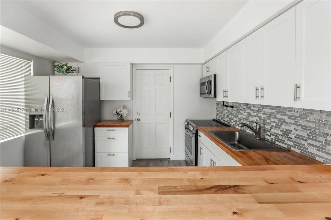 Recently Sold: $850,000 (0 beds, 0 baths, 1684 Square Feet)