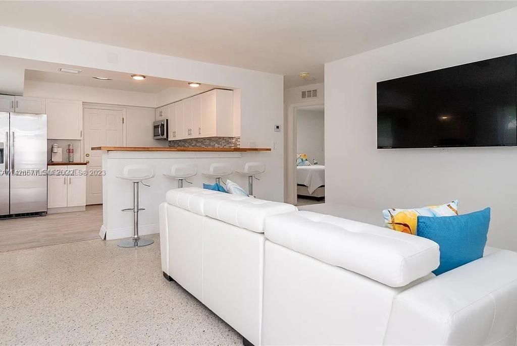 Recently Sold: $850,000 (0 beds, 0 baths, 1684 Square Feet)