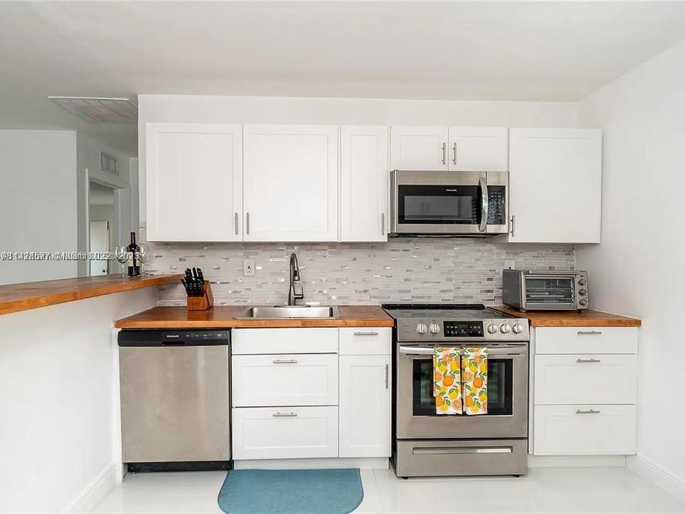 Recently Sold: $850,000 (0 beds, 0 baths, 1684 Square Feet)