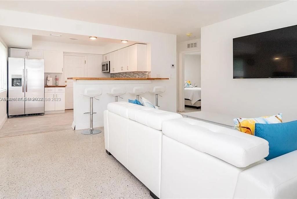 Recently Sold: $850,000 (0 beds, 0 baths, 1684 Square Feet)