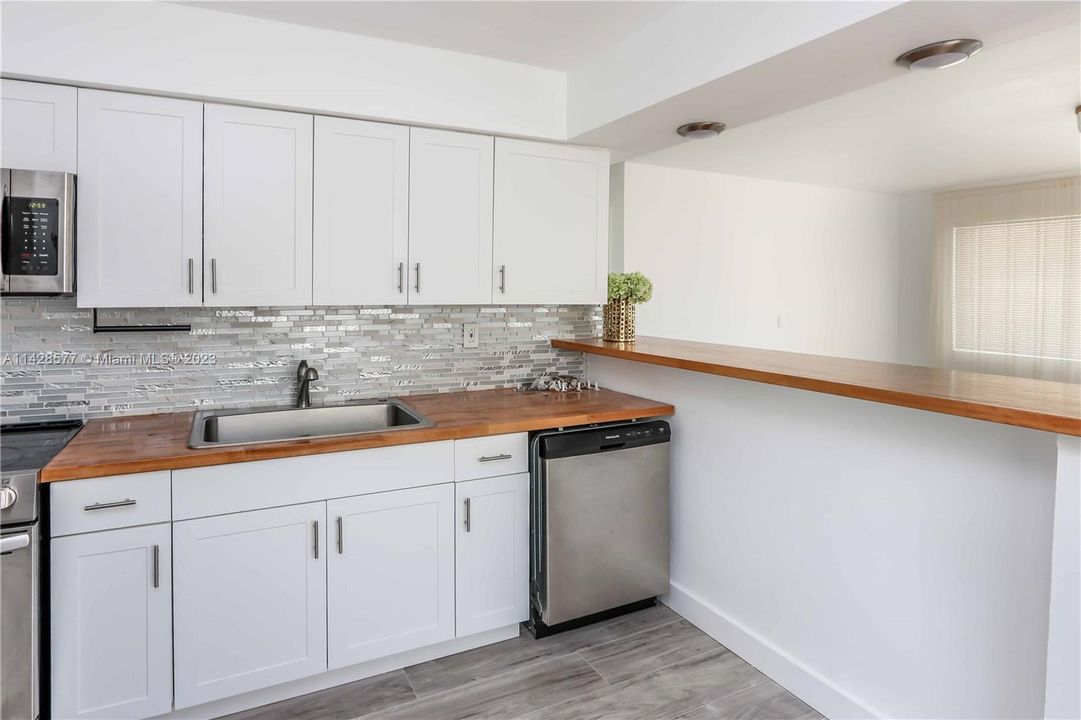 Recently Sold: $850,000 (0 beds, 0 baths, 1684 Square Feet)