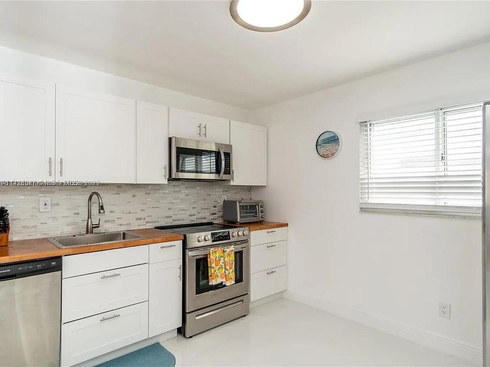 Recently Sold: $850,000 (0 beds, 0 baths, 1684 Square Feet)