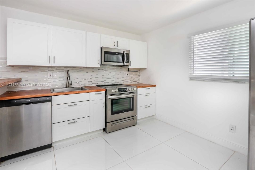 Recently Sold: $850,000 (0 beds, 0 baths, 1684 Square Feet)