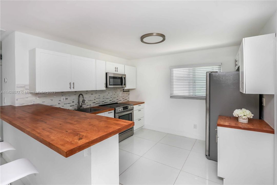 Recently Sold: $850,000 (0 beds, 0 baths, 1684 Square Feet)