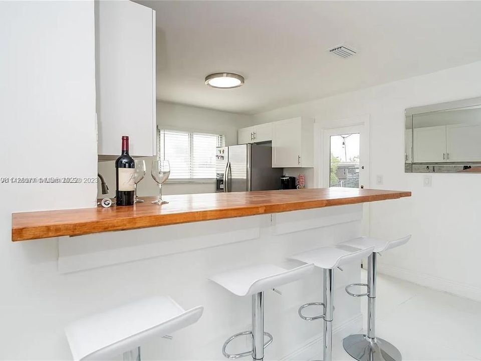 Recently Sold: $850,000 (0 beds, 0 baths, 1684 Square Feet)