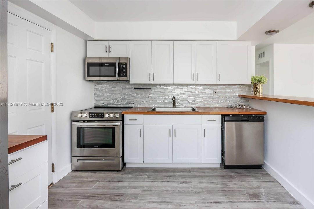 Recently Sold: $850,000 (0 beds, 0 baths, 1684 Square Feet)