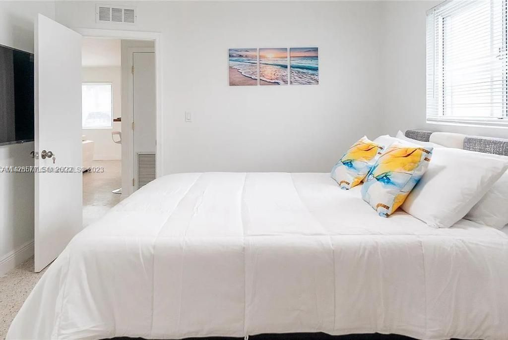 Recently Sold: $850,000 (0 beds, 0 baths, 1684 Square Feet)