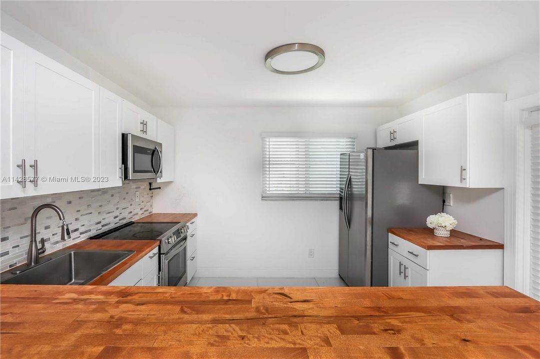 Recently Sold: $850,000 (0 beds, 0 baths, 1684 Square Feet)