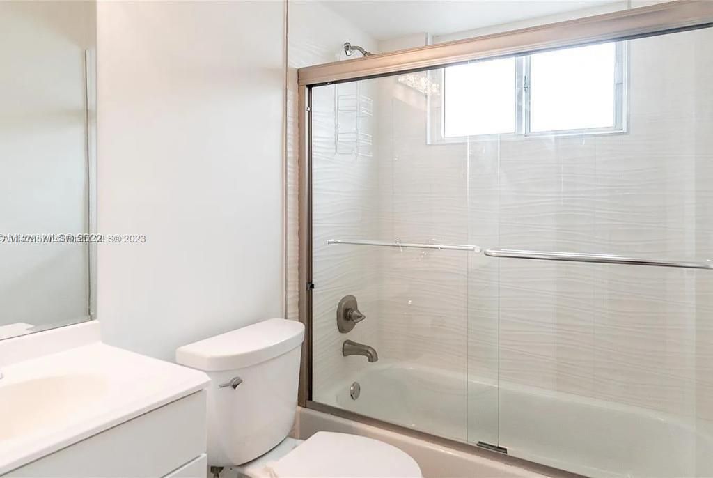 Recently Sold: $850,000 (0 beds, 0 baths, 1684 Square Feet)