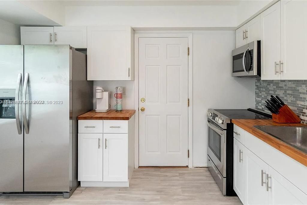 Recently Sold: $850,000 (0 beds, 0 baths, 1684 Square Feet)