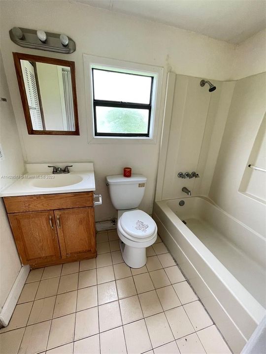 最近租的: $2,900 (5 贝兹, 2 浴室, 1343 平方英尺)