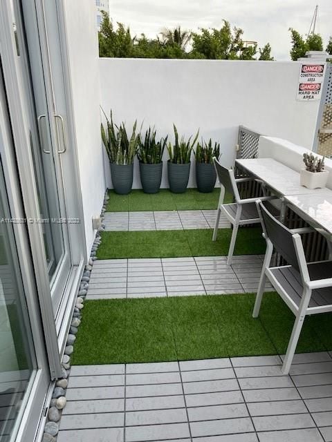 最近租的: $4,500 (2 贝兹, 2 浴室, 1197 平方英尺)