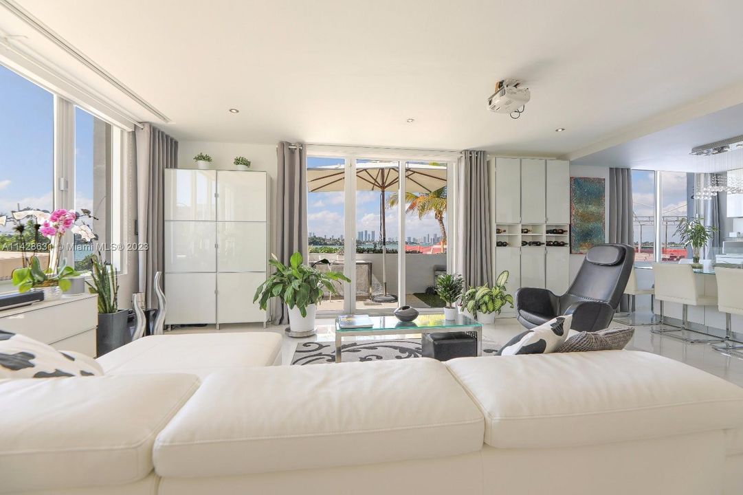 最近租的: $4,500 (2 贝兹, 2 浴室, 1197 平方英尺)