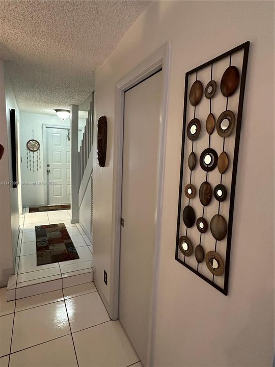 Recently Sold: $240,000 (1 beds, 1 baths, 840 Square Feet)