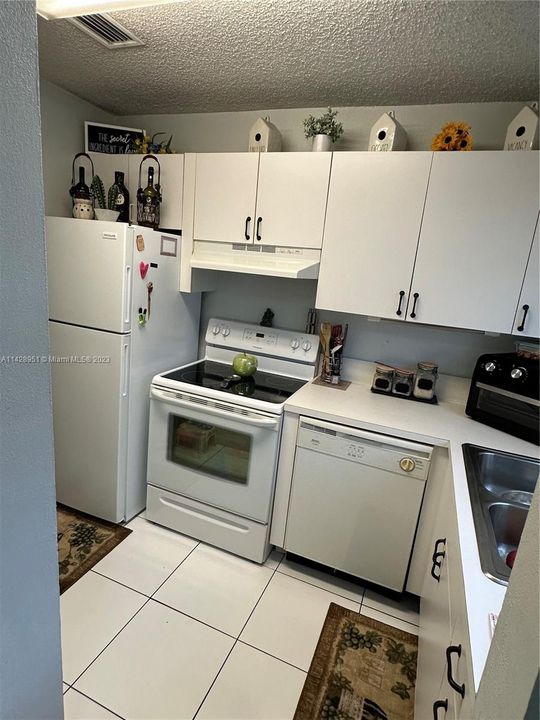 Recently Sold: $240,000 (1 beds, 1 baths, 840 Square Feet)