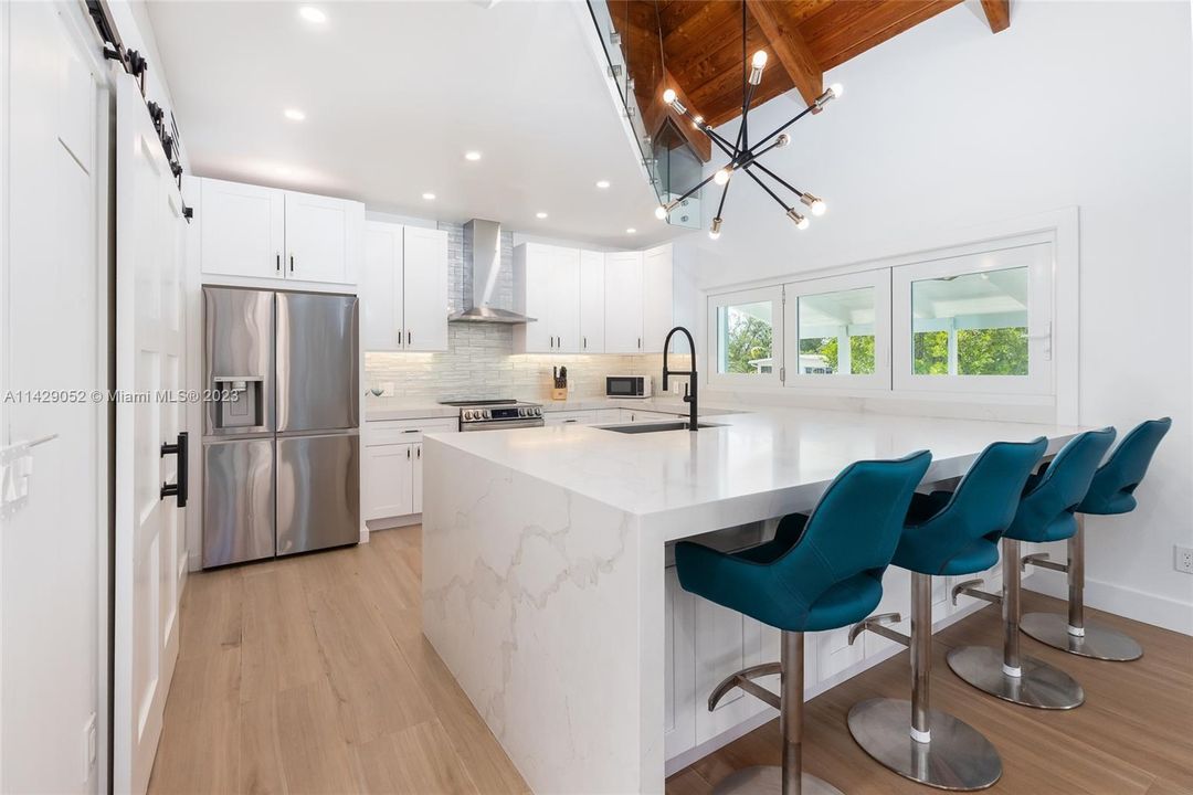 Recently Sold: $1,949,900 (3 beds, 2 baths, 1702 Square Feet)