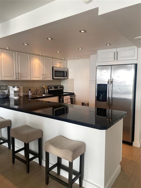 Recently Rented: $2,600 (1 beds, 2 baths, 824 Square Feet)