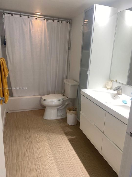 Recently Rented: $2,600 (1 beds, 2 baths, 824 Square Feet)