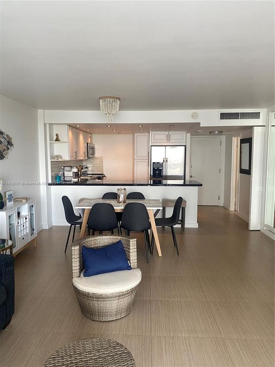 Recently Rented: $2,600 (1 beds, 2 baths, 824 Square Feet)